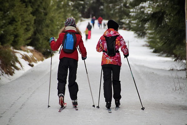 Jenter på ski